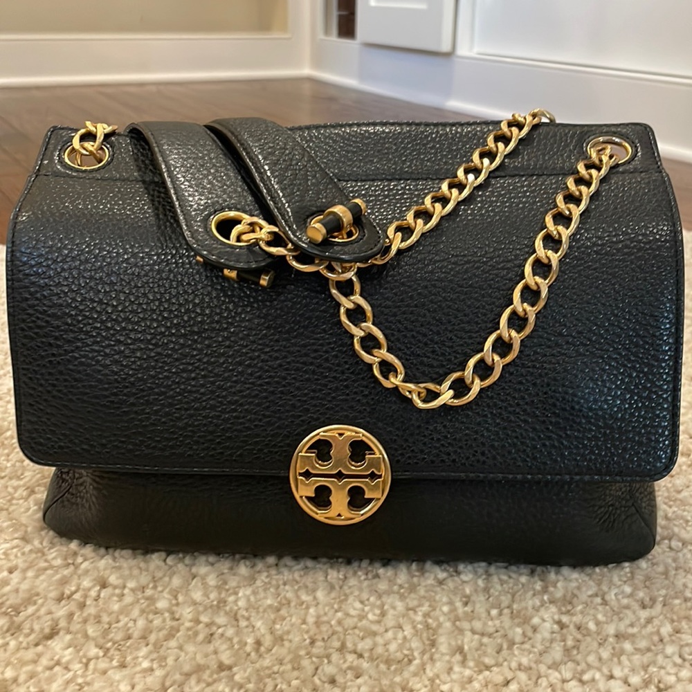 Black leather Tory Burch bag with gold monogram AUTHENTIC
